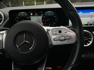 Mercedes-Benz GLA 180 AMG Line 2022 136cv