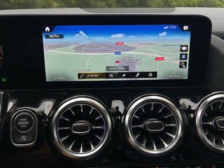 Mercedes-Benz GLA 180 AMG Line 2022 136cv