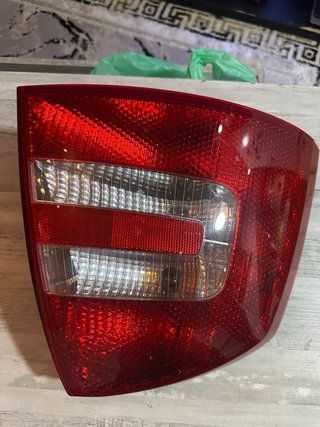 Piloto trasero derecho Skoda Octavia 2010