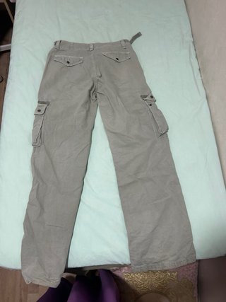 Pantalones cargo beige