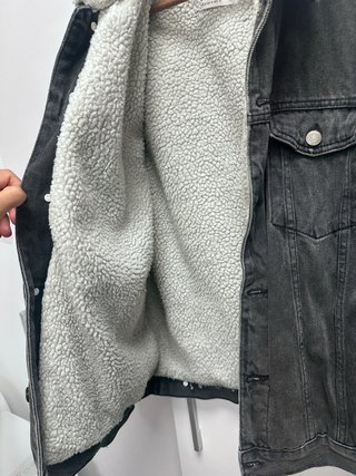 Cazadora vaquera Bershka forro borreguito