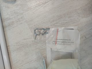 Barrera protectora de cama para bebé incompleta