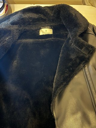 Abrigo de cuero negro Stradivarius