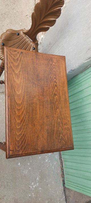 Conjunto de Mesa y Silla de Madera