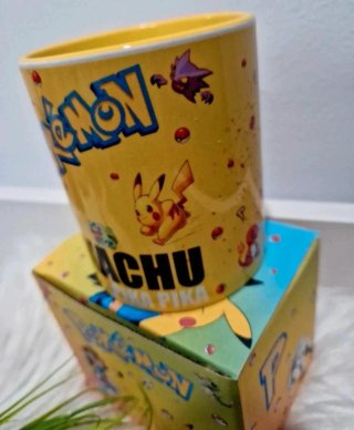 Caneca Pokémon com Caixa