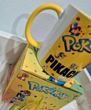 Caneca Pokémon com Caixa