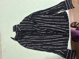Camisa Rayas Negras y Plateadas