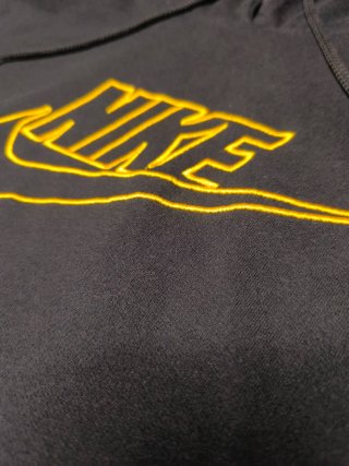 Sudadera Nike Negra con Logo Dorado talla S