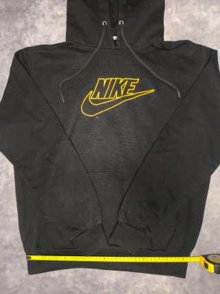 Sudadera Nike Negra con Logo Dorado talla S