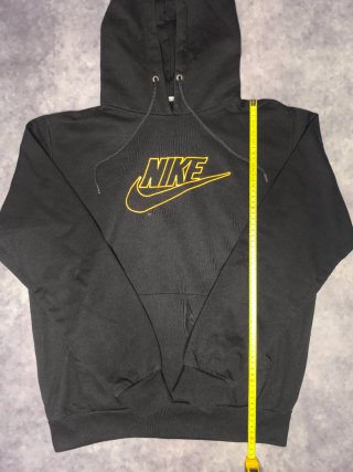 Sudadera Nike Negra con Logo Dorado talla S