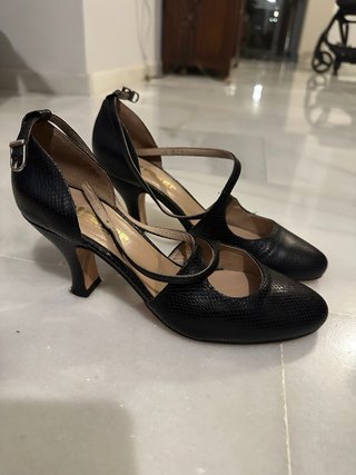 Zapatos negros de piel de Strovar