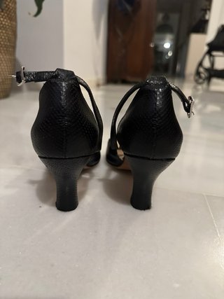 Zapatos negros de piel de Strovar