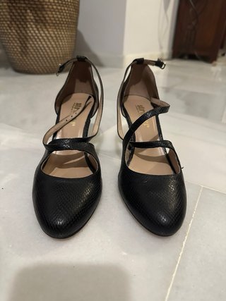 Zapatos negros de piel de Strovar