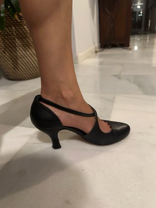 Zapatos negros de piel de Strovar