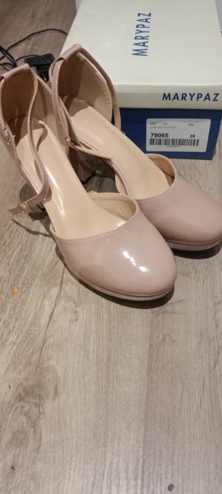 Zapatos charol nude tacón 39