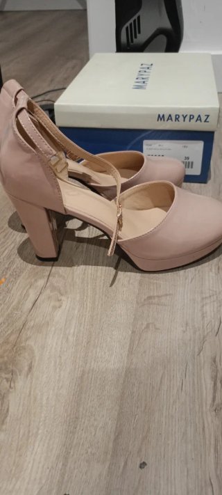 Zapatos charol nude tacón 39