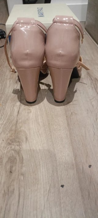 Zapatos charol nude tacón 39