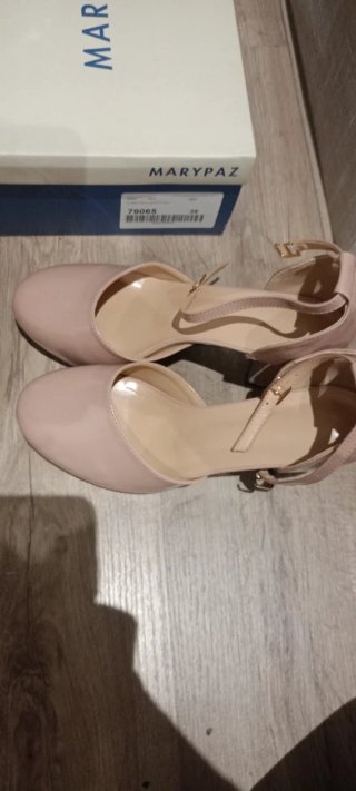 Zapatos charol nude tacón 39