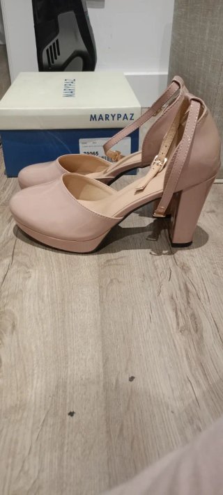 Zapatos charol nude tacón 39