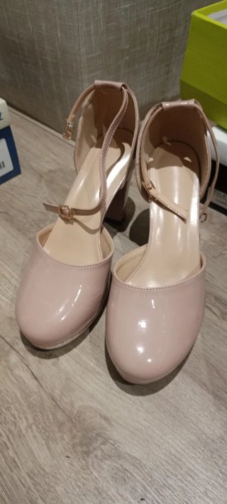 Zapatos charol nude tacón 39