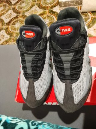 Zapatillas Nike Air Max 95 Negras y Grises