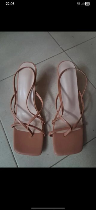 Sandalias de tiras beige