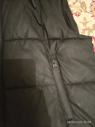 Chaleco Acolchado Negro con Capucha Zara