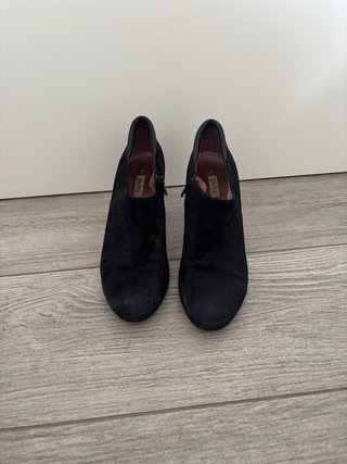 Botines de piel ante negros