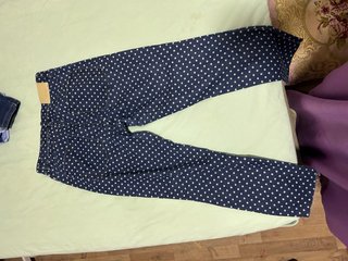 Pantalones vaqueros azules con lunares niña pequeñ