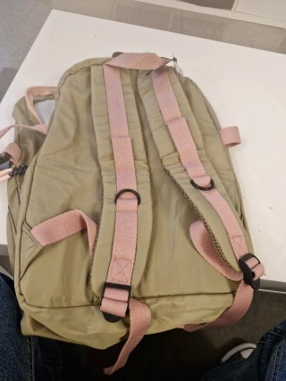 Mochila verde y rosa