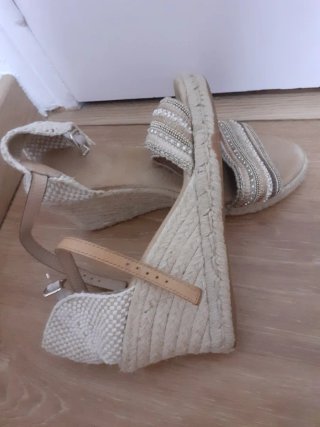 Sandalias cuña beige talla 39