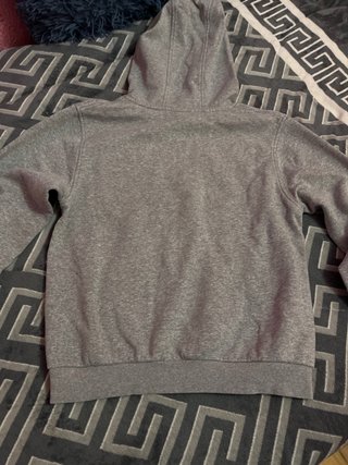 Sudadera Nike Gris con Logo y Pantalon negro