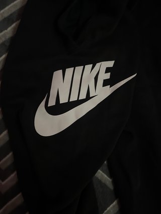 Sudadera Nike Gris con Logo y Pantalon negro