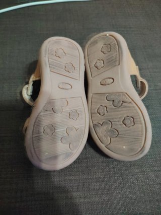 Sandalias para niña doradas