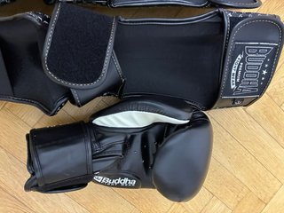 Espinilleras y Guantes Buddha Protección Integral