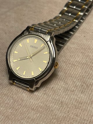 Reloj Seiko V701-2B50