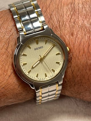 Reloj Seiko V701-2B50