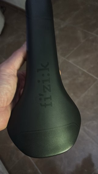 Sillín de bicicleta Fi'zi:k negro