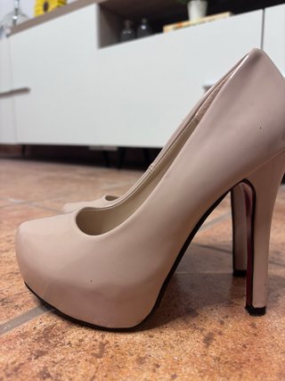 Zapatos de tacón alto beige