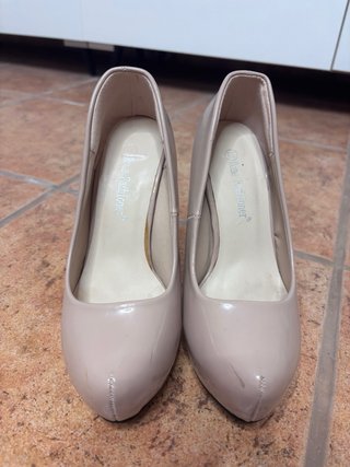 Zapatos de tacón alto beige