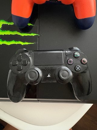 PS4 (PlayStation 4) Negra + 2 Mandos