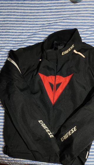 Chaqueta de moto Dainese negra  Talla 56