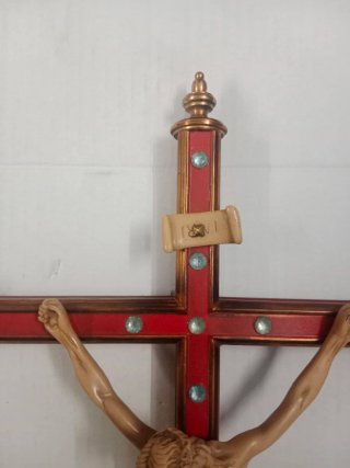 Crucifijo antiguo con rosas de metal (56 cm)