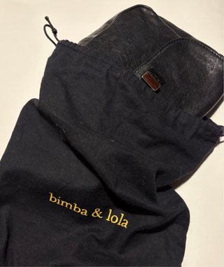 Bolso Bimba y Lola Piel Vacuno Negro (15x15x4cm)