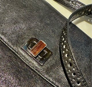 Bolso Bimba y Lola Piel Vacuno Negro (15x15x4cm)