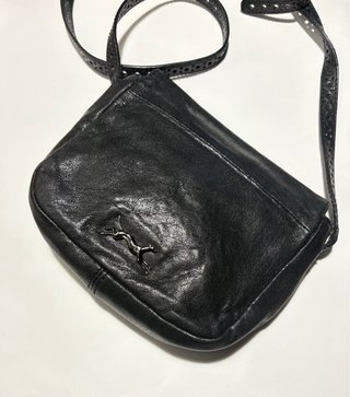 Bolso Bimba y Lola Piel Vacuno Negro (15x15x4cm)