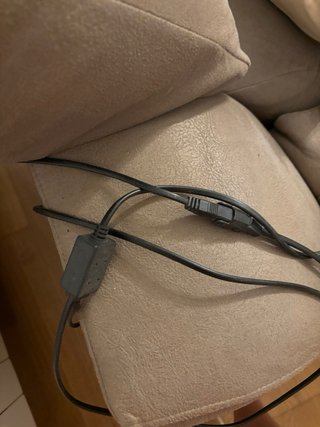 Sofá reclinable con apertura eléctrica.
