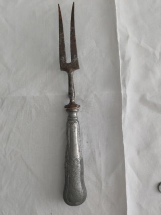 Tenedor de trinchar antiguo