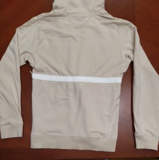 Sudadera beige con capucha y cremallera
