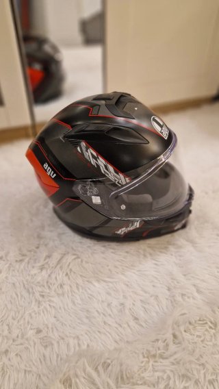Casco Moto AGV Negro y Rojo